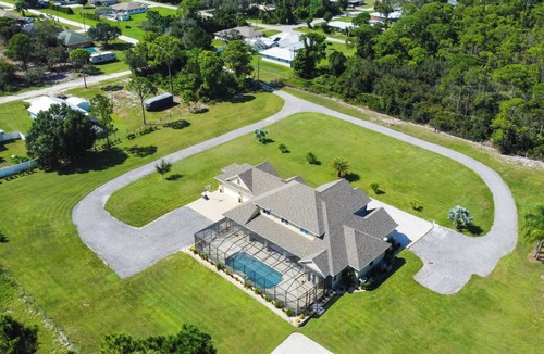 Sebring House | Luxe 6BR Sebring Villa with Private Pool & BBQ