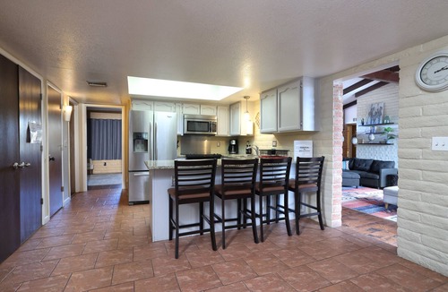 Casas Adobes House | Luxe & Spacious Gem: Pool ~ 15min to Downtown ~ Parking!