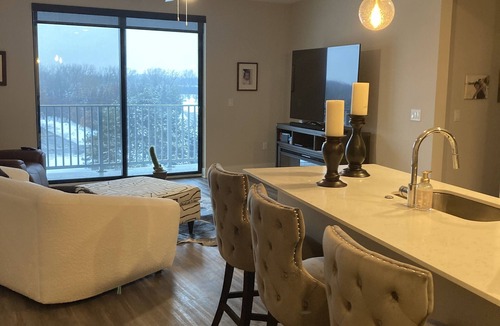 Troy Condo | Luxurious 3/2 Condo in Troy's Finest Building – Prime Location for World-Class