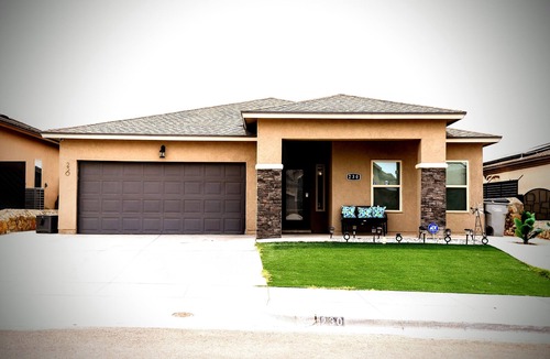 Borderland House | Luxurious 3bedroom home W/Game Room KING BED Nintendo switch, Fooseball, Pool