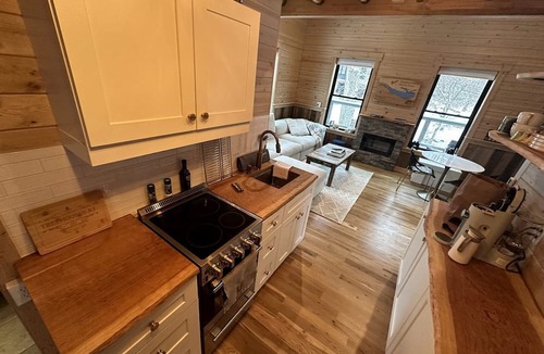 Ottawa Cabin | Luxurious Glamping Tree House at Starved Rock, Perfect for a Weekend Escape from Chicago