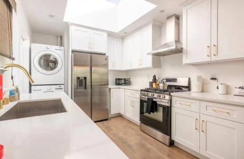 Crenshaw Apartment | Luxurious Oasis in Los Angeles with Private Jacuzzi