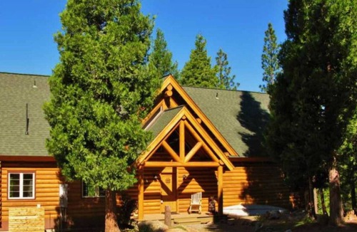 C-Road Cabin | Luxurious & spacious log cabin rental. Family friendly. Lots of amenities.