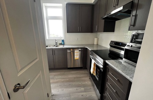 Brampton House | Luxurious townhouse condo yyz