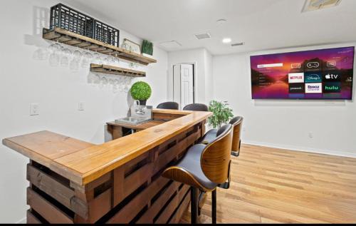 Indian Trails House | Luxury 10BR FREE pool heat, Hot Tub, & Game Room