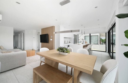 Laval Apartment | Luxury 2BR Waterfront Condo w/Garage Parking