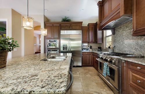 Huntington Beach House | Luxury 4BR Beach Home｜Ocean Views｜Walk to the Beach｜Resort-Style Amenities #7002