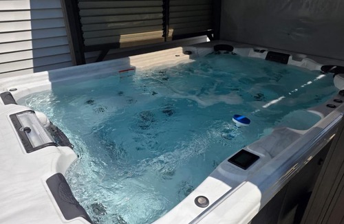 Acton House | Luxury 5BR Estate Backyard Jacuzzi Gazebo & Outdoor Kitchen