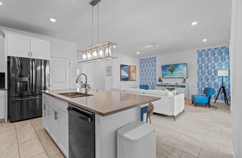 Melbourne Beach House | Luxury 6BR house w/Pool & BBQ Near the Beach