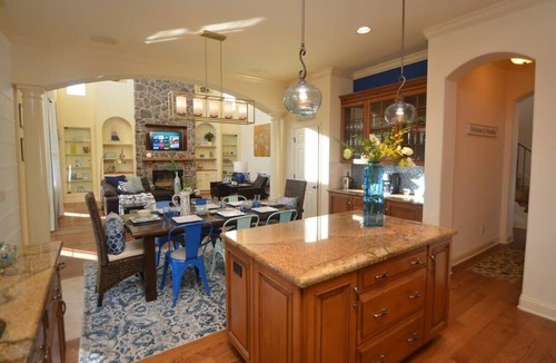 Marineland Acres House | Luxury Beachfront Family & Pet Retreat – Sleeps 12