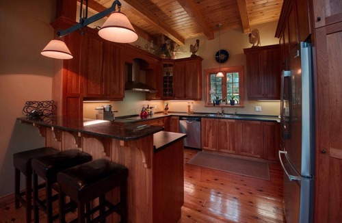Villa des Bois Ski Chalet | Luxury Charming Private Waterfront Property & Close to Ski/Golf (10min)