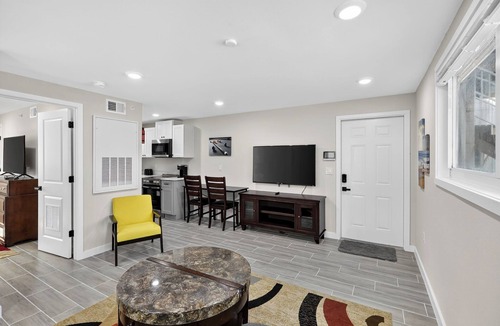 Marshall Park Apartment | Luxury Coastal Living – Modern 1BR Retreat in Daytona Beach