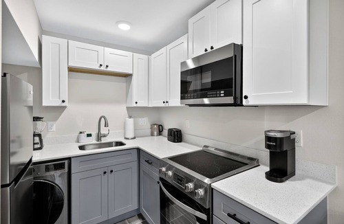 Marshall Park Apartment | Luxury Coastal Living – Modern 1BR Retreat in Daytona Beach