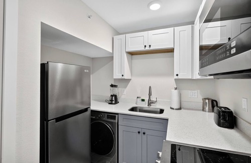 Marshall Park Apartment | Luxury Coastal Living – Modern 1BR Retreat in Daytona Beach