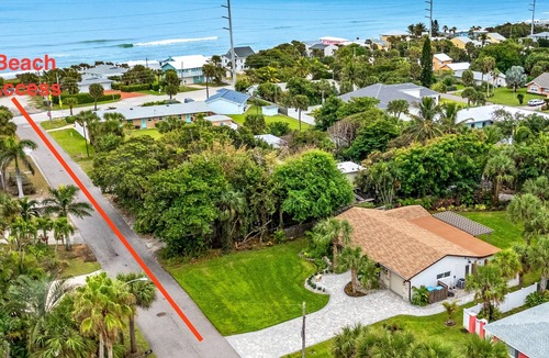 Interchange Square House | Luxury Coastal Retreat-Hanging Bed-Steps to the Beach!