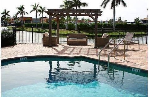 Ocean Side Village Condo | Luxury Condo by the Beach