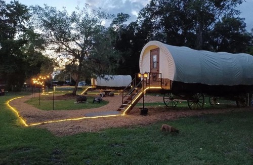 Putnam Hall House | Luxury Covered Wagon, Rooterville Animal Sanctuary