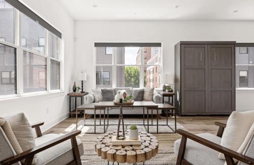 Lockerbie Square House | Luxury Downtown-Chatham Arch BoHo-style Townhome-Family Friendly