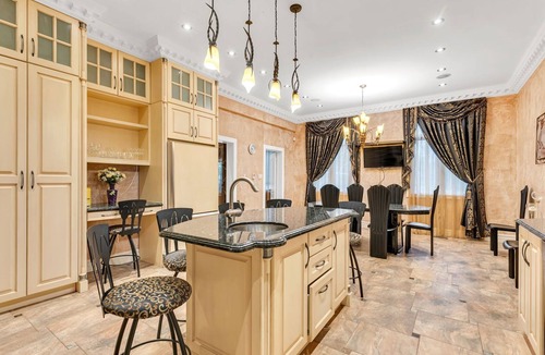 Lagoon City Villa | Luxury Europian Waterfront Villa in Lake Simco, considered Venice of the North