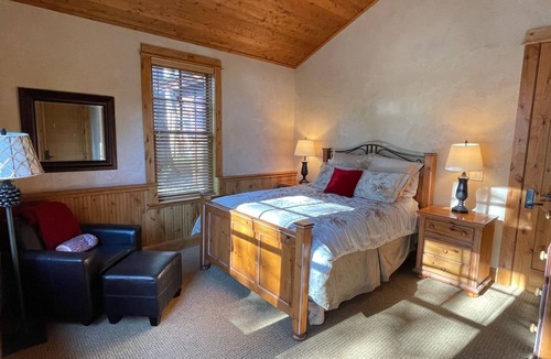 Truckee Cabin | Luxury Getaway at Gray's Crossing - Overlooking Golf Course - Monthly Rental
