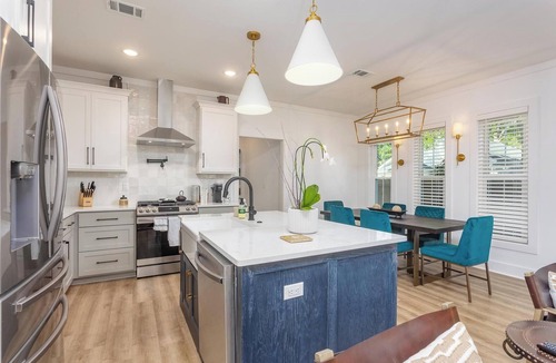 Sanders Beach House | Luxury Heated Pool Home 3 King Beds 15min To Beach