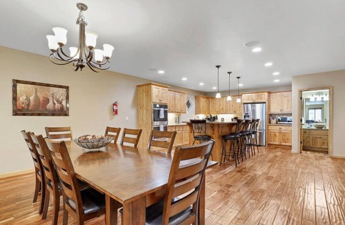 Tahoe Village Villa | Luxury Home | Heavenly-Chef`s Kitchen | Sleeps 8