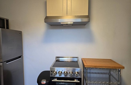 Pensacola Apartment | Luxury Master, Pvt Entry 3.2mi-Bch