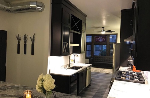 Algoma Apartment | Luxury Meets Historic @ The Luxe Loft - AMAZING LOCATION!