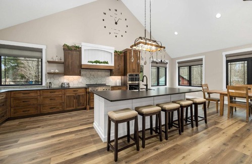 Spencerville House | Luxury Modern Lodge Near Fort Wayne with River Views