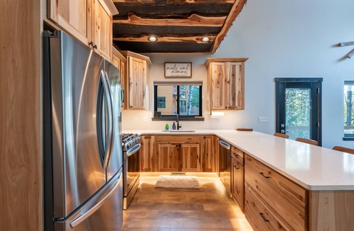 Lead Cabin | Luxury Mountain Cabin with Hot Tub, Fire pit, EV Charger, Skiing <.3 miles away
