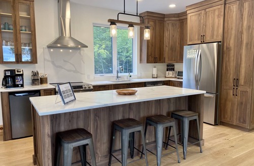 La Minerve House | Luxury Panoramic Lakeview Cottage w/Spa, Game Room & Beach