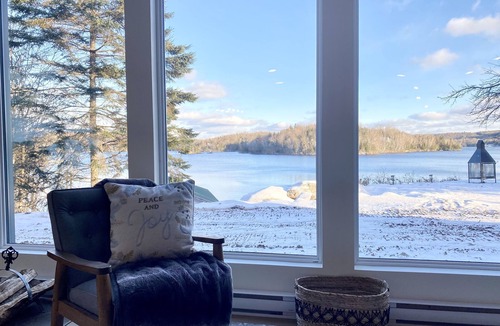 La Minerve Ski Chalet | Luxury Panoramic View Waterfront-SPA-Games-Foyer