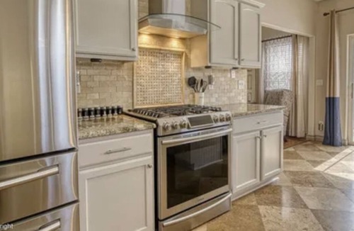 Gillette House | Luxury retreat for professionals: Ideal for relaxation & rejuvenation. Book now!