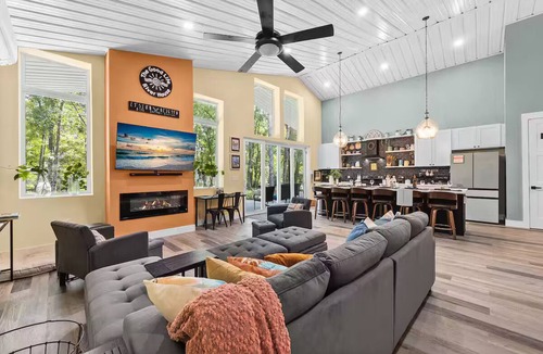 High Springs House | Luxury Riverfront Retreat, just 2 miles from downtown High Springs!