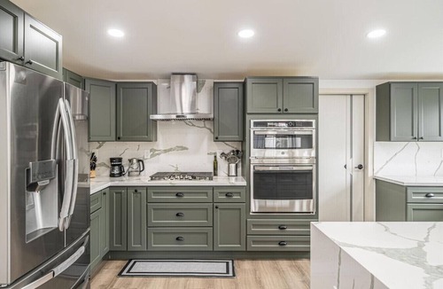South Sundale House | Luxury suite with private bath in Central Fremont