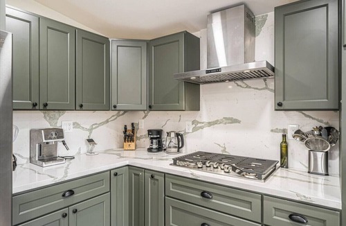 South Sundale House | Luxury suite with private bath in Central Fremont