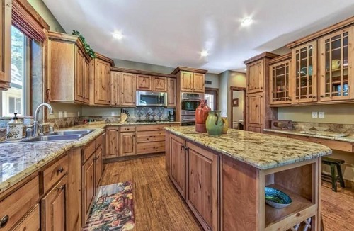 Lincoln Park House | Lv12: Luxury Villa Walk to the Beach