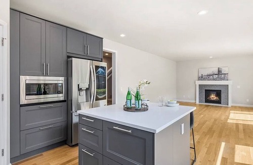 Paine Field-Lake Stickney House | LW7: Spacious 5-bedroom house in serene Lynnwood with AC