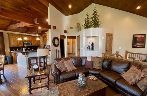 Torreon Cabin | Magical Torreon Treehouse w/Arcade on Golf Course