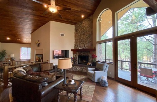 Torreon Cabin | Magical Torreon Treehouse w/Arcade on Golf Course