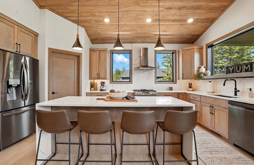 Lead House | Magnificent 5 bedroom with Theater Room, AC, Hot Tub and Paved Roads