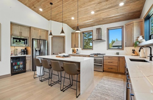 Lead House | Magnificent 5 bedroom with Theater Room, AC, Hot Tub and Paved Roads