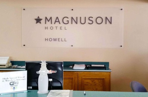 Howell Hotel | Magnuson Hotel Howell/Brighton