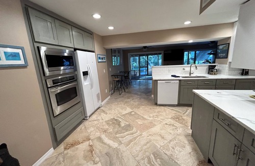 Weeki Wachee Gardens Villa | Main river home: Jon boat with trolling motor and hot tub!