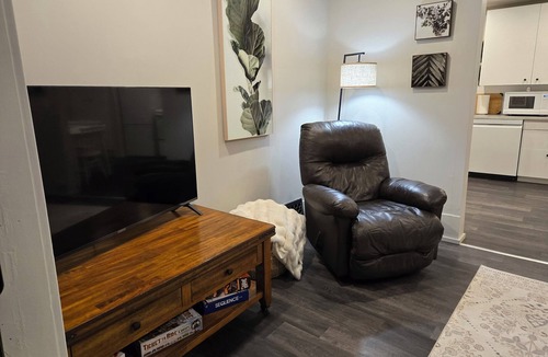 Powassan Apartment | ​Mainstreet Hideaway | Cozy Downtown Gem in the Heart of Powassan