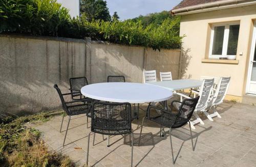 Cherbourg-en-Cotentin House | Maison familiale Cherbourg-ping pong-baby foot