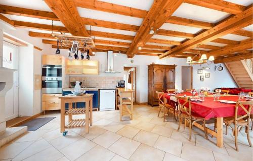 Fourches House | Maison spacieuse avec piscine et vue sur jardin à Fourches