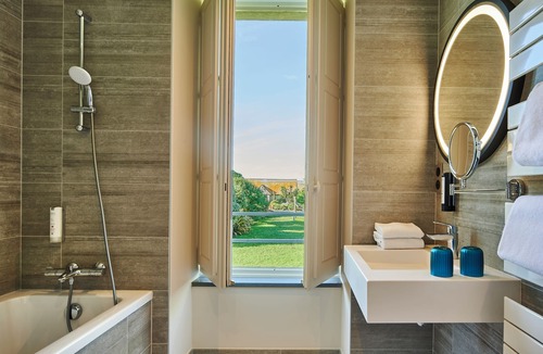 Saint-Vaast-la-Hougue Hotel | Maisons de Tatihou, The Originals Relais