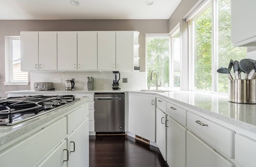 Southeast Magnolia House | Majestic Views with a Hot Tub!