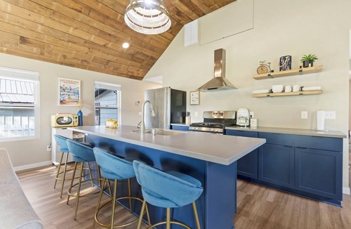 Newville Cottage | Maple Beach Cottage - Charming 2-bedroom cottage in Edgerton